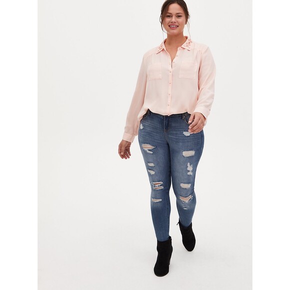 NWT Torrid 00 Madison Pale Pink Georgette Embellished Collar Button Front Blouse - Picture 3 of 8